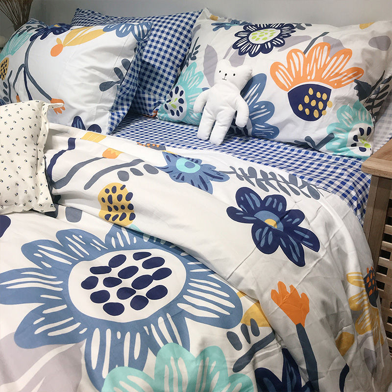 Three-Piece Set Of Single Bed Sheets In Student Dormitory