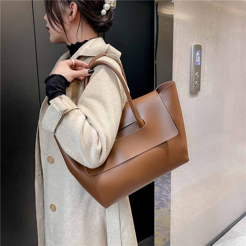 Fashionable Women's Tote Shoulder Bags
