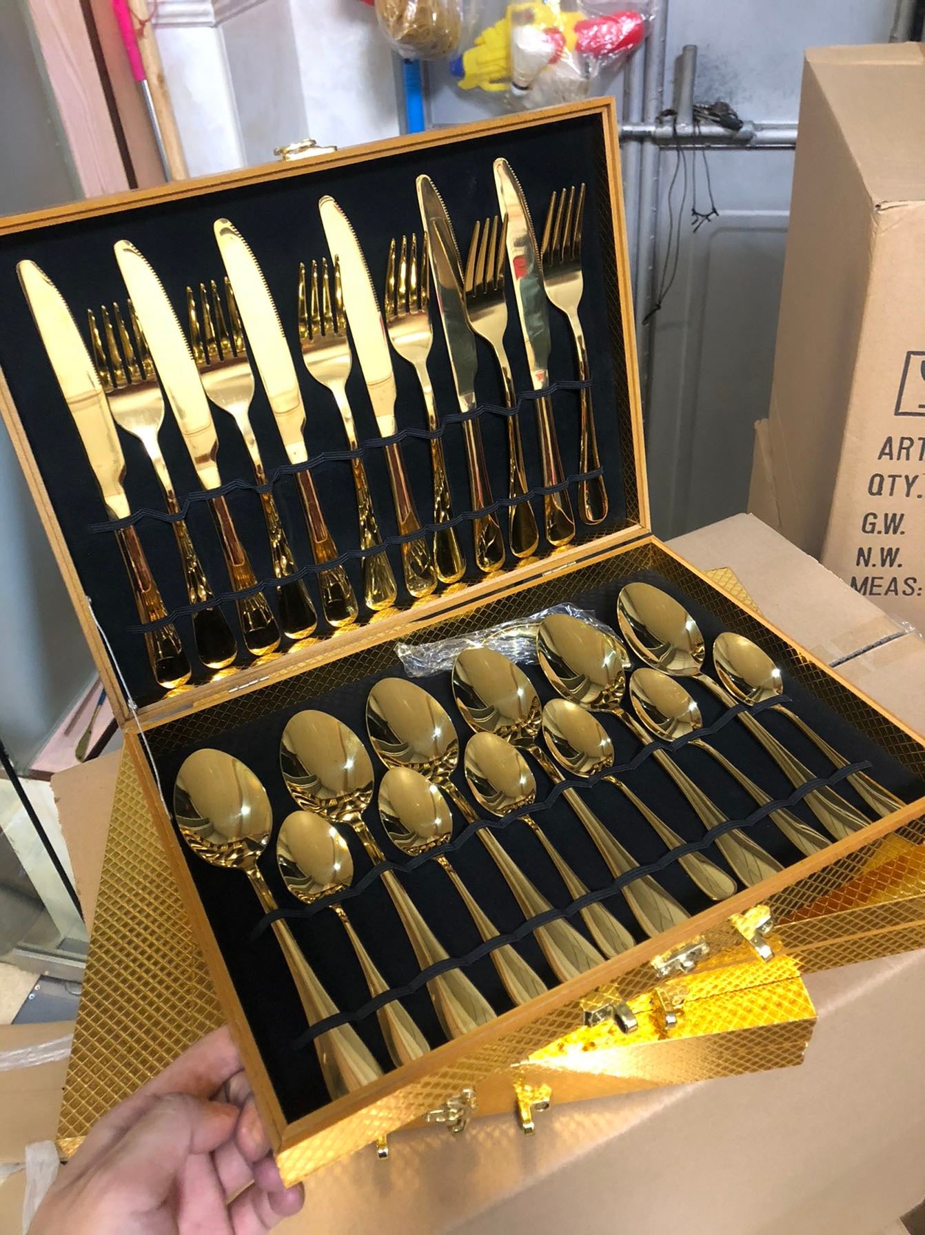 24-Piece Stainless Steel Cutlery Set – 18/10 Dishwasher-Safe Flatware for 6 People | Infinity Bazaar